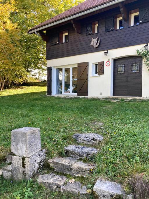 Au Coeur Du Village De Преманон Экстерьер фото
